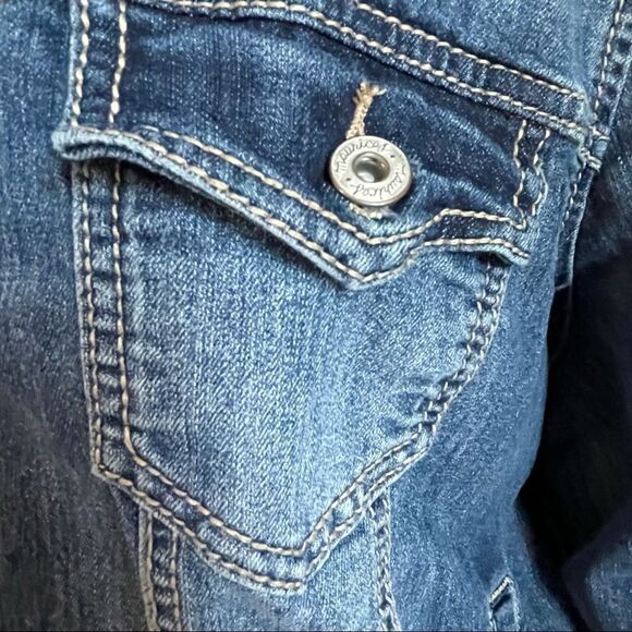 Maurices Distressed Medium Wash Faded Denim Jean Jacket Button Down Size 3 - Picture 4 of 11